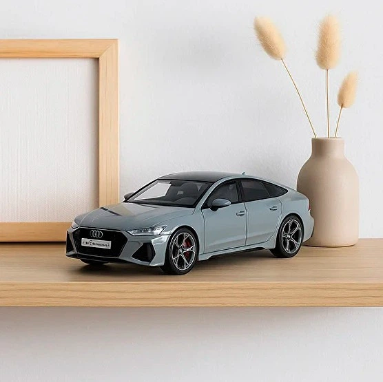 Моделька машини Audi RS7 в маштабі 1:24 зі світловими, звуковими ефектами та рухомими елементами - зображення 3