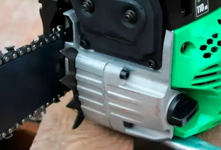 Пилы бензиновые бензопила Hitachi DKS 52 (5,2 кВт,11000 об/хв) Бензопила для дома Пила цепная Качественную бензопилу - Фото 4 Пилы бензиновые бензопила Hitachi DKS 52 (5,2 кВт,11000 об/хв) Бензопила для дома Пила цепная Качественную бензопилу - изображение 4