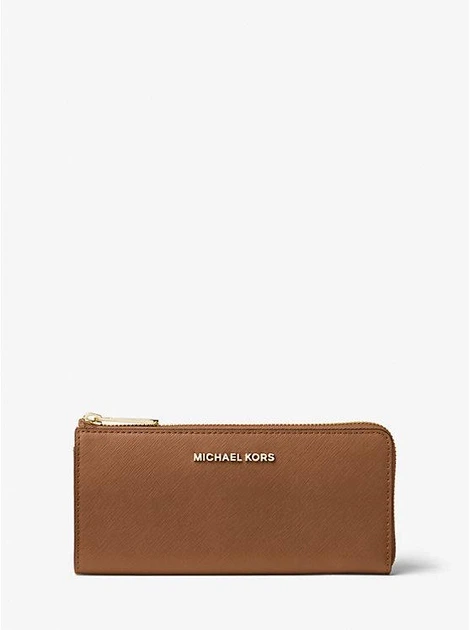 Женский кошелек Michael Kors Jet Set Travel Large Saffiano Leather Quarter-Zip Wallet коричневый - Фото 2 Женский кошелек Michael Kors Jet Set Travel Large Saffiano Leather Quarter-Zip Wallet коричневый - изображение 2