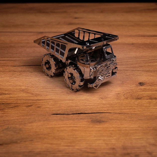 Коллекционная модель-конструктор Metal Time Quarry Transporter Механический карьерный самосвал (MT014) - Фото 11 Коллекционная модель-конструктор Metal Time Quarry Transporter Механический карьерный самосвал (MT014) - изображение 11
