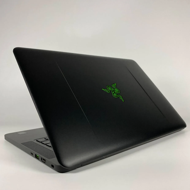 Ігровий ноутбук Razer Blade RZ09-0195 / 14" (1920x1080) IPS / Intel Core i7-6700HQ (4 (8) ядра по 2,6 - 3,5 ГГц) / 16 ГБ DDR4 / 1000 ГБ SSD / nVidia GeForce GTX 1060, 6 ГБ GDDR5, 192-біт / WebCam / HDMI б/в - Фото 7 Ігровий ноутбук Razer Blade RZ09-0195 / 14" (1920x1080) IPS / Intel Core i7-6700HQ (4 (8) ядра по 2,6 - 3,5 ГГц) / 16 ГБ DDR4 / 1000 ГБ SSD / nVidia GeForce GTX 1060, 6 ГБ GDDR5, 192-біт / WebCam / HDMI б/в - зображення 7