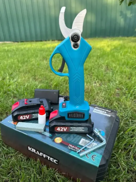 Секатор аккумуляторный Krafftec 42V 4Ah, толщина реза 38 мм, вес 1,5 кг, эргономичный, с кейсом, электросекатор для сада - Фото 8 Секатор аккумуляторный Krafftec 42V 4Ah, толщина реза 38 мм, вес 1,5 кг, эргономичный, с кейсом, электросекатор для сада - изображение 8