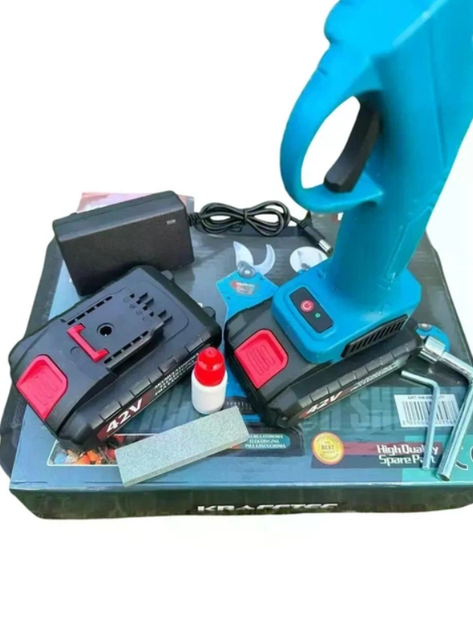 Секатор аккумуляторный Krafftec 42V 4Ah, толщина реза 38 мм, вес 1,5 кг, эргономичный, с кейсом, электросекатор для сада - Фото 13 Секатор аккумуляторный Krafftec 42V 4Ah, толщина реза 38 мм, вес 1,5 кг, эргономичный, с кейсом, электросекатор для сада - изображение 13