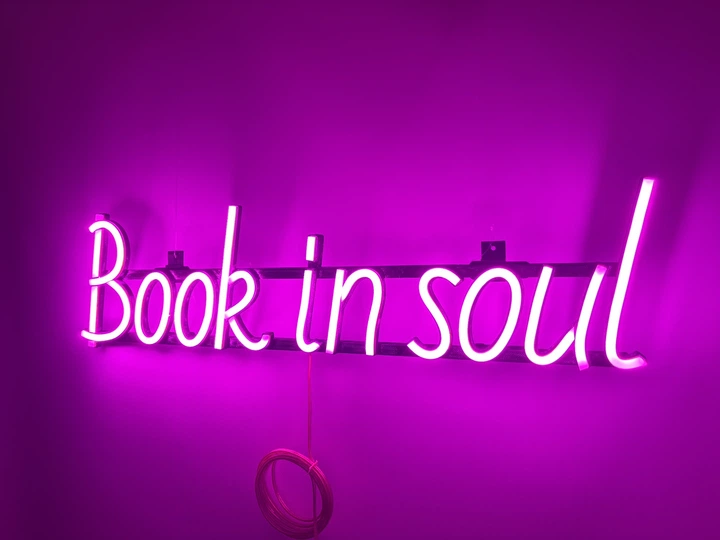 Неоновая вывеска Book in soul 600x155 Розовый - Фото 2 Неоновая вывеска Book in soul 600x155 Розовый - изображение 2