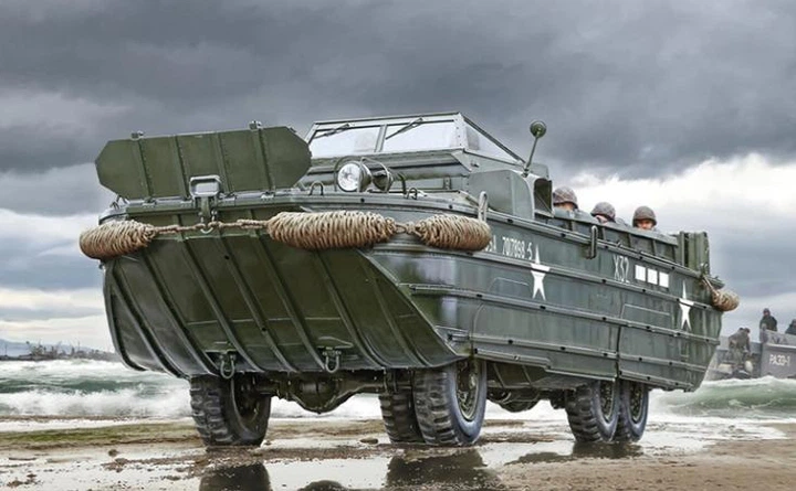 Збірна модель 1:35 версія амфібії вантажівка DUKW 2½ GMC Amphibious Truck - D DAY Italeri 6392 - Фото 2 Збірна модель 1:35 версія амфібії вантажівка DUKW 2½ GMC Amphibious Truck - D DAY Italeri 6392 - изображение 2
