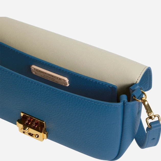Torebka crossbody damska skórzana Coccinelle E5U4K520101-B27 Niebieska - obraz 3
