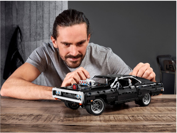 Конструктор LEGO Technic Dom's Dodge Charger (42111) [78499] - изображение 11