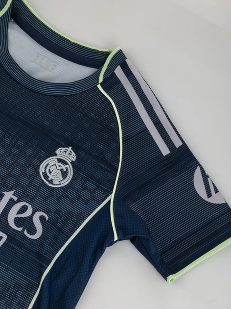 Комплект футбольная форма детская Real Madrid Mbappe (Мбапе) 10 с гетрами (размер 34-38) и щитками размер 28 рост 150-155 см темно-синий - Фото 7 Комплект футбольная форма детская Real Madrid Mbappe (Мбапе) 10 с гетрами (размер 34-38) и щитками размер 28 рост 150-155 см темно-синий - изображение 7