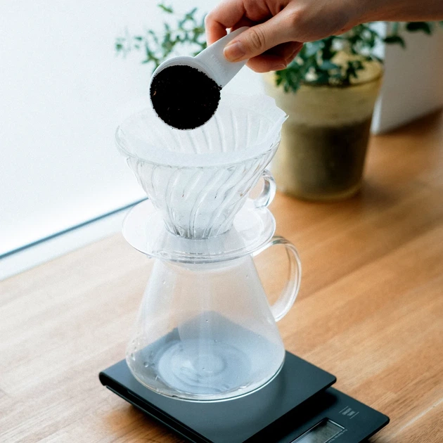 Набор Hario V60 Glass 02 для фильтра кофе с графином и фильтрами - изображение 4