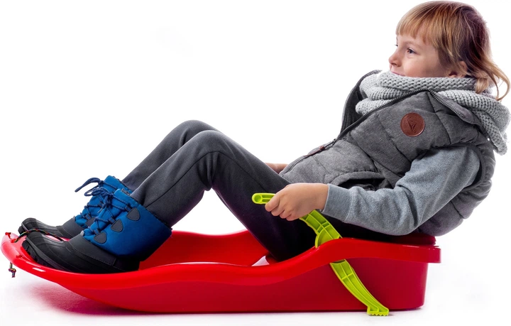 Sanki plastikowe Kadax z rączkami, hamulcem i linką Czerwone K6408 (5903699455524) - obraz 6