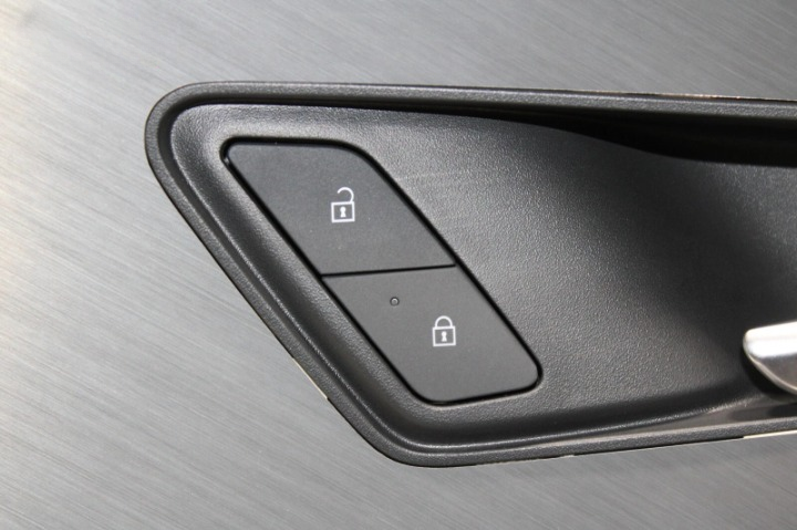 Обшивка передньої правої двері Acura ZDX 2024–2025 OEM чорна - зображення 6