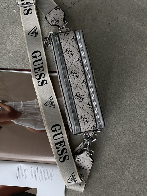 Жіноча сумка Guess еко-шкіра 2 відділення ремінь 130 см світло-сіра 21×13×8,5 см (LUX1103) - Фото 3 Жіноча сумка Guess еко-шкіра 2 відділення ремінь 130 см світло-сіра 21×13×8,5 см (LUX1103) - зображення 3