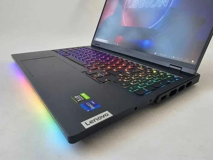 Ноутбук Lenovo LEGION 7 PRO (2024) I9 14900HX/RTX 4090/RAM 16GB/SSD 1TB/240Hz Б\В - Б/В - зображення 3