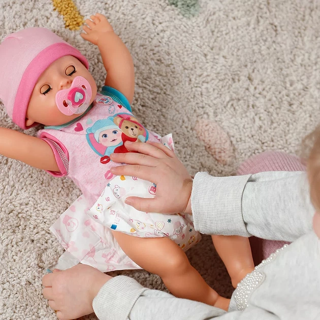 Лялька Baby Born Мила Емма з комбінезончиком 43 см (840504) - Фото 3 Лялька Baby Born Мила Емма з комбінезончиком 43 см (840504) - зображення 3