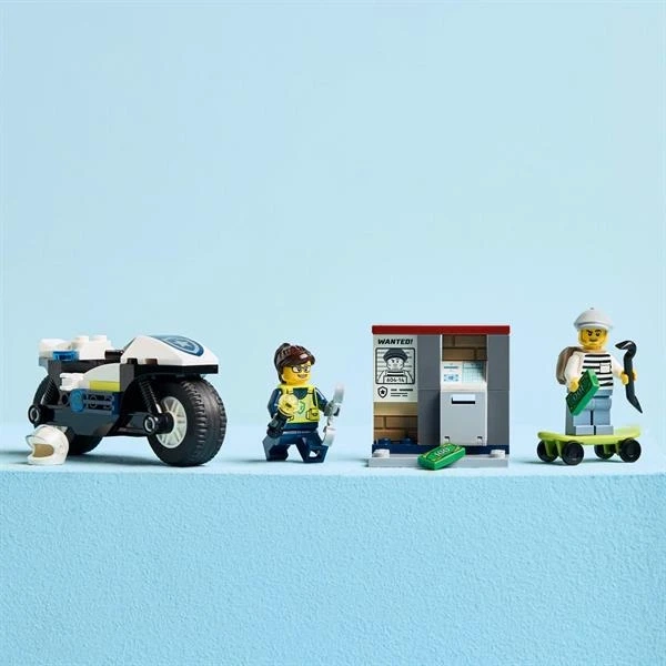 Конструктор LEGO City Переслідування на поліцейському мотоциклі 65 деталей (60455) - Фото 6 Конструктор LEGO City Переслідування на поліцейському мотоциклі 65 деталей (60455) - изображение 6