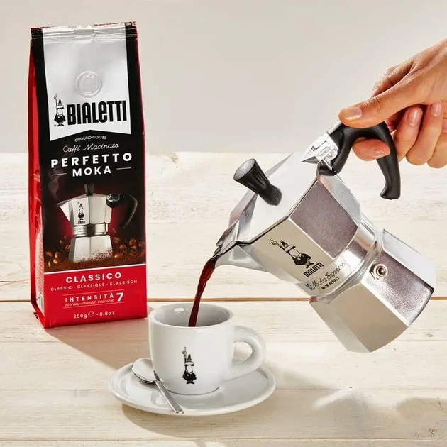 Кавоварка гейзерна Bialetti Moka Express на 3 чашки 130 мл Метал