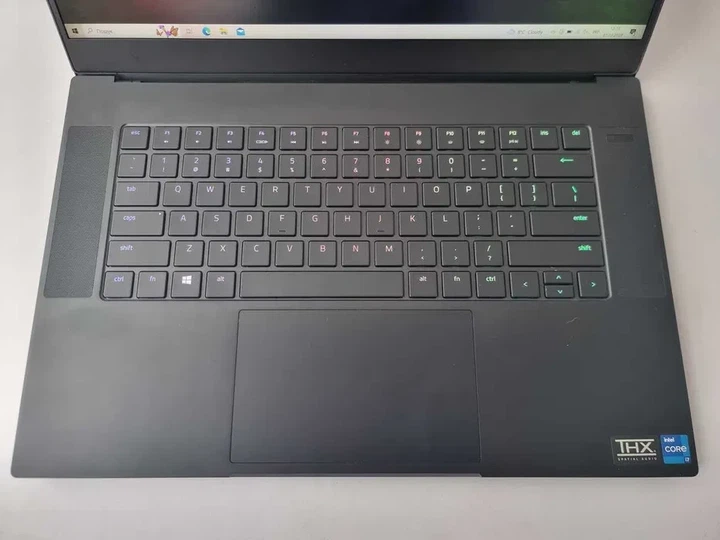 Ноутбук Razer Blade 15 I7 10875H/RTX 2080 Super/RAM 16GB/SSD 512GB/300Hz Б\В - Б/В - Фото 4 Ноутбук Razer Blade 15 I7 10875H/RTX 2080 Super/RAM 16GB/SSD 512GB/300Hz Б\В - Б/В - зображення 4