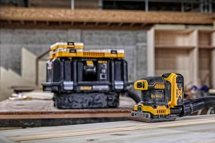 Аккумуляторная вибрационная шлифмашина DeWALT DCW200N, без акб и з/у (DCW200N) - изображение 7