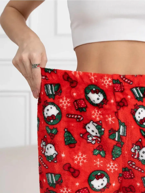 Штани піжамні плюшеві теплі червоного кольору з новорічним принтом hello kitty, хеллоу кітті новорічні червоні штани, S-M - Фото 2 Штани піжамні плюшеві теплі червоного кольору з новорічним принтом hello kitty, хеллоу кітті новорічні червоні штани, S-M - зображення 2