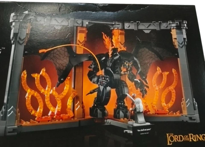 Zestaw klocków LEGO Icons Władca pierścieni: Book nook z Balrogiem 1201 element (10367) (955555915788820) - Outlet - obraz 2