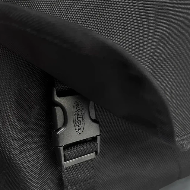 Сумка через плече EastPak Delegate 008 Black 20L в черном цвете. - изображение 2