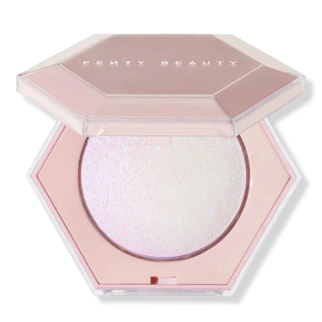 Хайлайтер для обличчя Fenty Beauty By Rihanna Diamond Bomb All-Over Veil (Pink Ice 04) 8 g - Фото 1 Хайлайтер для обличчя Fenty Beauty By Rihanna Diamond Bomb All-Over Veil (Pink Ice 04) 8 g - зображення 1