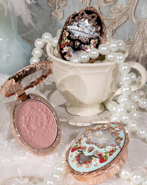 Рум’яна Flower Knows (Флавер Ноуз) Strawberry Rococo Embossed Blush — стійкий природний рум’янець, 5 г, відтінок 05 Berry Mary - зображення 7