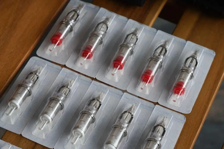 Беспроводная татуировка машинка-ручка 5–12V с роторным мотором - Фото 6 Беспроводная татуировка машинка-ручка 5–12V с роторным мотором - изображение 6