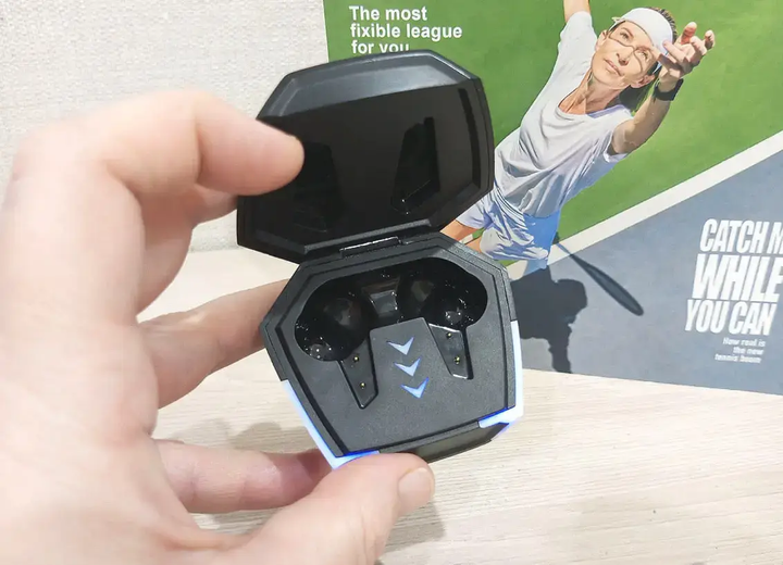 Беспроводные спортивные наушники Lenovo Thinkplus GM10 TWS Bluetooth, наушники в кейсе с сенсорным управлением и LED подсветкой - изображение 4