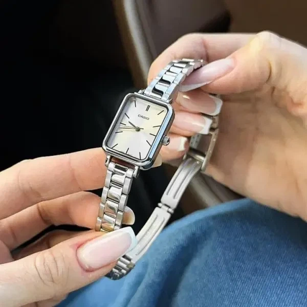 Casio LTP-V009D-4E жіночий кварцовий годинник сталевий браслет рожевий циферблат водозахист 30 м - зображення 6