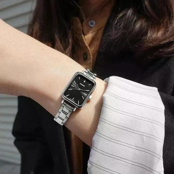 Casio LTP-V009D-1E женские кварцевые часы стальной браслет черный циферблат водозащита 30 м - Фото 4 Casio LTP-V009D-1E женские кварцевые часы стальной браслет черный циферблат водозащита 30 м - изображение 4
