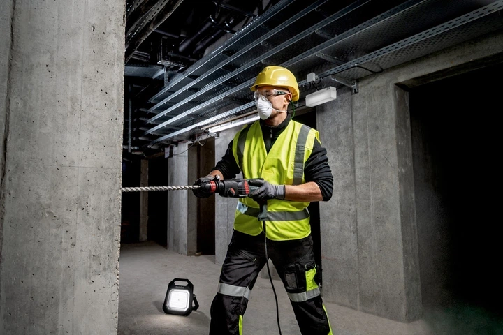 Аккумуляторный прожектор Metabo BSA 18 LED 10000 18 V в картонной коробке (601506850) - изображение 4