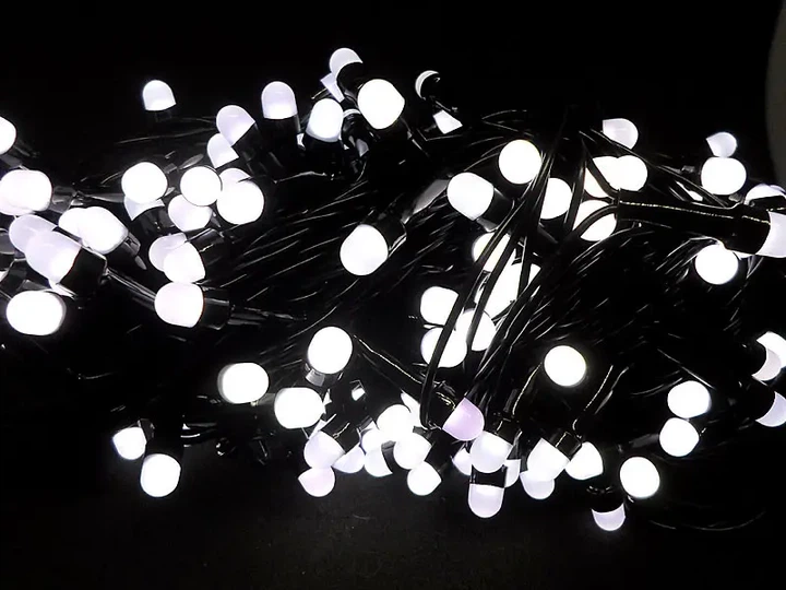 Гірлянда LED 200 ламп кругла матова білого світіння на чорному дроті для новорічної прикраси інтер'єру - зображення 2