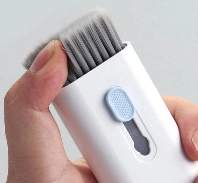 Многофункциональный набор Multifunction Cleaning Brush 7 в 1 для чистки электроники и гаджетов - Фото 6 Многофункциональный набор Multifunction Cleaning Brush 7 в 1 для чистки электроники и гаджетов - изображение 6