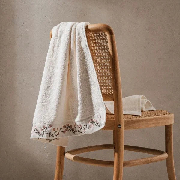 Рушник Homla Tiana з вишитими рожевими квітами 70 x 130 см (5906496770159) - зображення 5