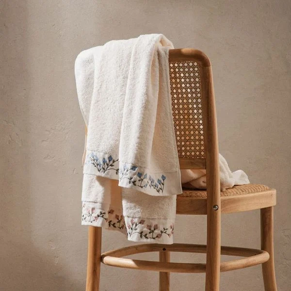 Рушник Homla Tiana з вишитими блакитними квітами 70 x 130 см (5906496770173) - зображення 5