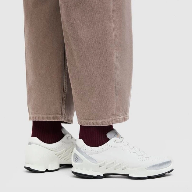 Buty sportowe damskie skórzane ECCO Biom Aex W 80287351366 41 Białe (194892251326) - obraz 2