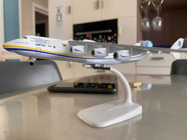 Модель самолета Антонов АН-225 «Мрия» 1:400, коллекционная модель, металл/пластик, длина 20 см - изображение 3
