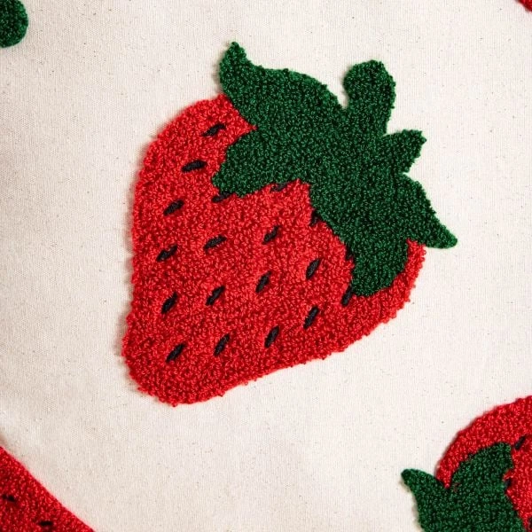 Наволочка Homla Fresa з вишивкою полуниць 45x45 см (5906496770487) - зображення 2