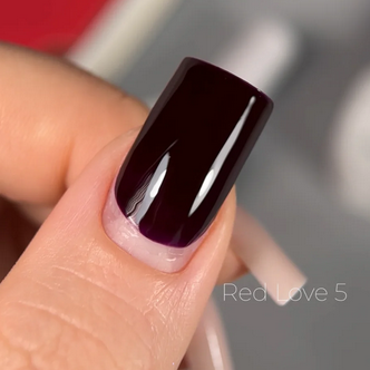 Гель лак Saga Professional RED LOVE 05 бордовий 10 мл - Фото 2 Гель лак Saga Professional RED LOVE 05 бордовий 10 мл - зображення 2