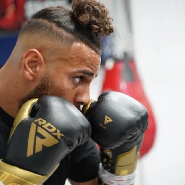 Боксерські Рукавички RDX L2 Mark Pro Sparring Boxing Gloves Hook and loop Чорно-Золотий 14oz (BGM-PSTL2G-14oz) - изображение 5