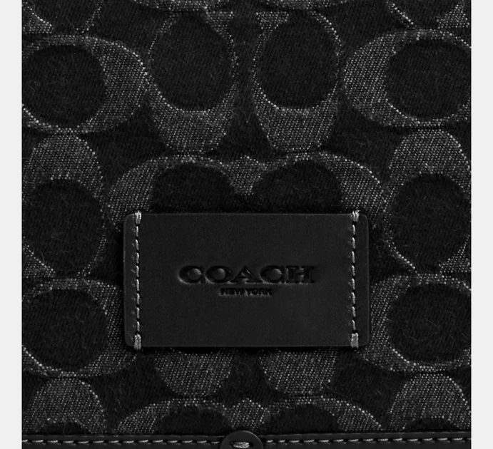 Чоловіча шкіряна сумка Coach Wyatt Crossbody Bag In Signature Denim чорна - Фото 3 Чоловіча шкіряна сумка Coach Wyatt Crossbody Bag In Signature Denim чорна - зображення 3