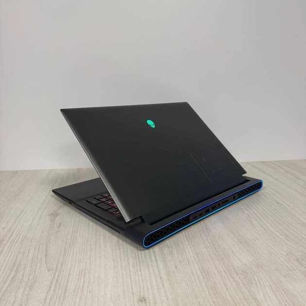 Ігровий ноутбук Dell Alienware m18 R1 / 18" (2560x1600) IPS / Intel Core i9-13900HX (24 (32) ядра по 2,2 - 5,4 ГГц) / 32 ГБ DDR5 / 1000 ГБ SSD NVMe / nVidia GeForce RTX 4080, 12 ГБ GDDR6, 192-біт / Веб-камера б/в - зображення 7