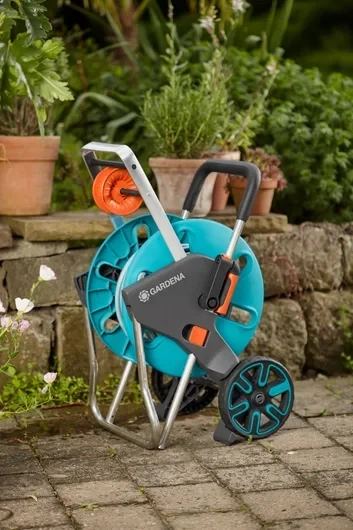 Садовая тележка со шлангом GARDENA и комплектом для полива CleverRoll M Easy Set - Фото 3 Садовая тележка со шлангом GARDENA и комплектом для полива CleverRoll M Easy Set - изображение 3