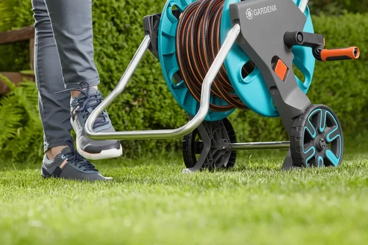 Садовая тележка со шлангом GARDENA и комплектом для полива CleverRoll M Easy Set - Фото 7 Садовая тележка со шлангом GARDENA и комплектом для полива CleverRoll M Easy Set - изображение 7