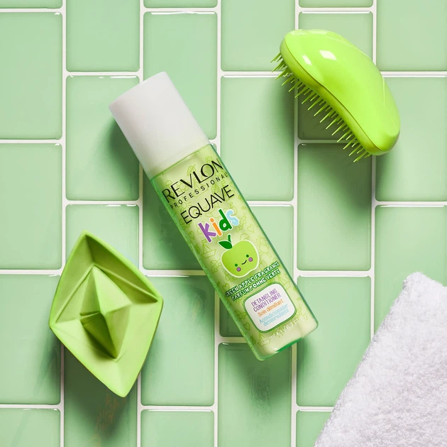Дитячий незмивний кондиціонер для волосся з ароматом яблука Revlon Professional Equave Kids Apple Conditioner, 200 мл - Фото 3 Дитячий незмивний кондиціонер для волосся з ароматом яблука Revlon Professional Equave Kids Apple Conditioner, 200 мл - зображення 3