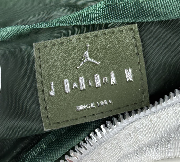Сумка через плечо Jordan Monogram в белом цвете. - изображение 7