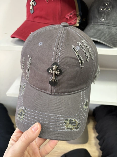 Кепка бейсболка CHROME HEARTS рваная мужская женская Серый - Фото 2 Кепка бейсболка CHROME HEARTS рваная мужская женская Серый - изображение 2