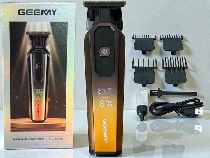Професійна машинка для стрижки Geemy акумуляторна з дисплеєм і 4 насадками, Чорний з золотим (85О8) - Фото 1 Професійна машинка для стрижки Geemy акумуляторна з дисплеєм і 4 насадками, Чорний з золотим (85О8) - изображение 1