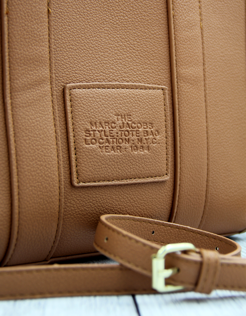 Женская Сумка MARC JACOBS THE TOTE BAG кожаная Коричневый - Фото 5 Женская Сумка MARC JACOBS THE TOTE BAG кожаная Коричневый - изображение 5